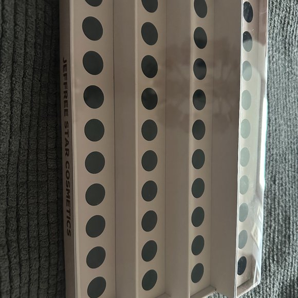 JEFFREE STAR COSMETICS Orgy Velour Liquid Lipstick Makeup Display - Picture 5 of 5